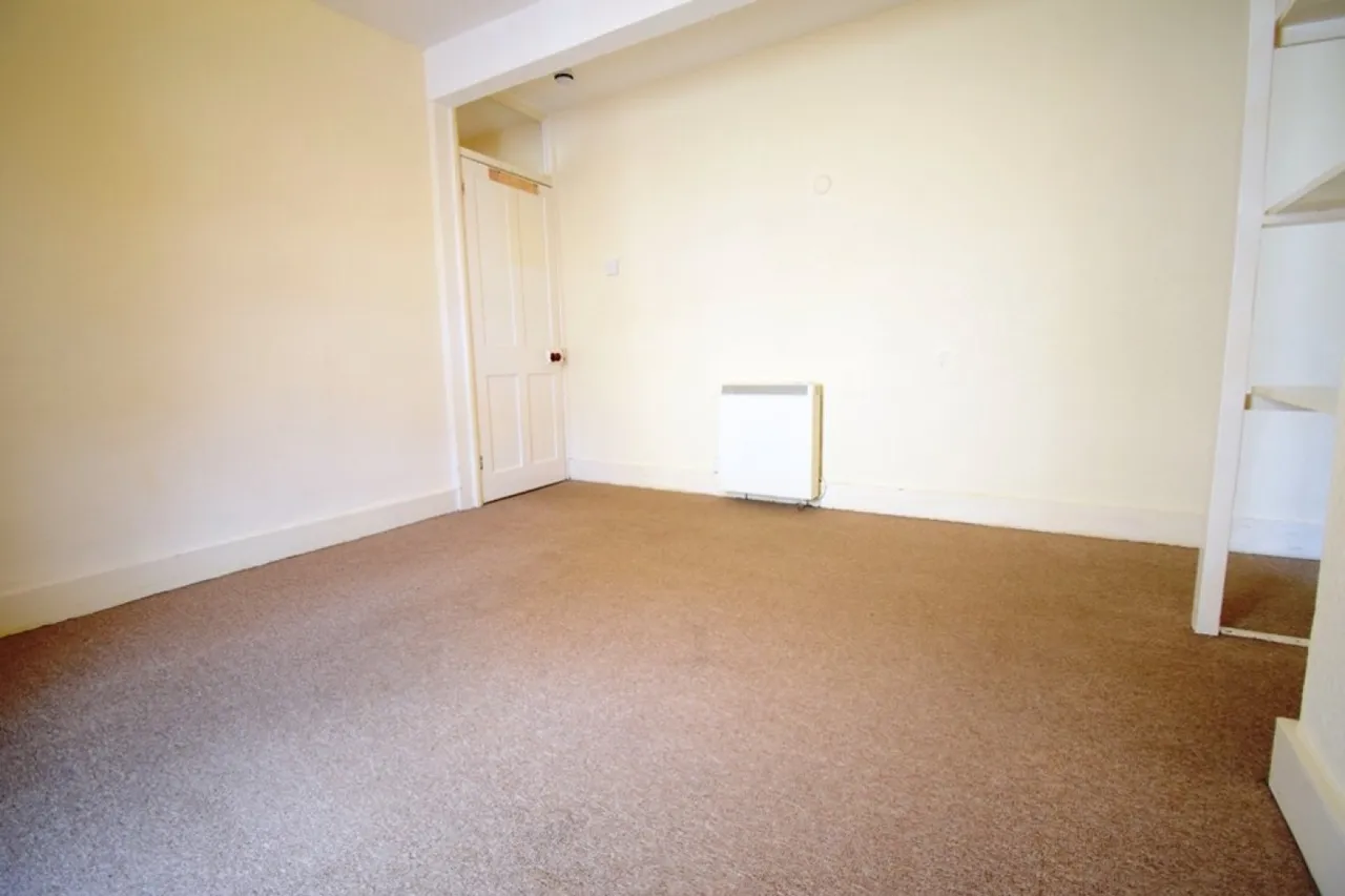 First Floor Flat, Chaucer Road, photo 4