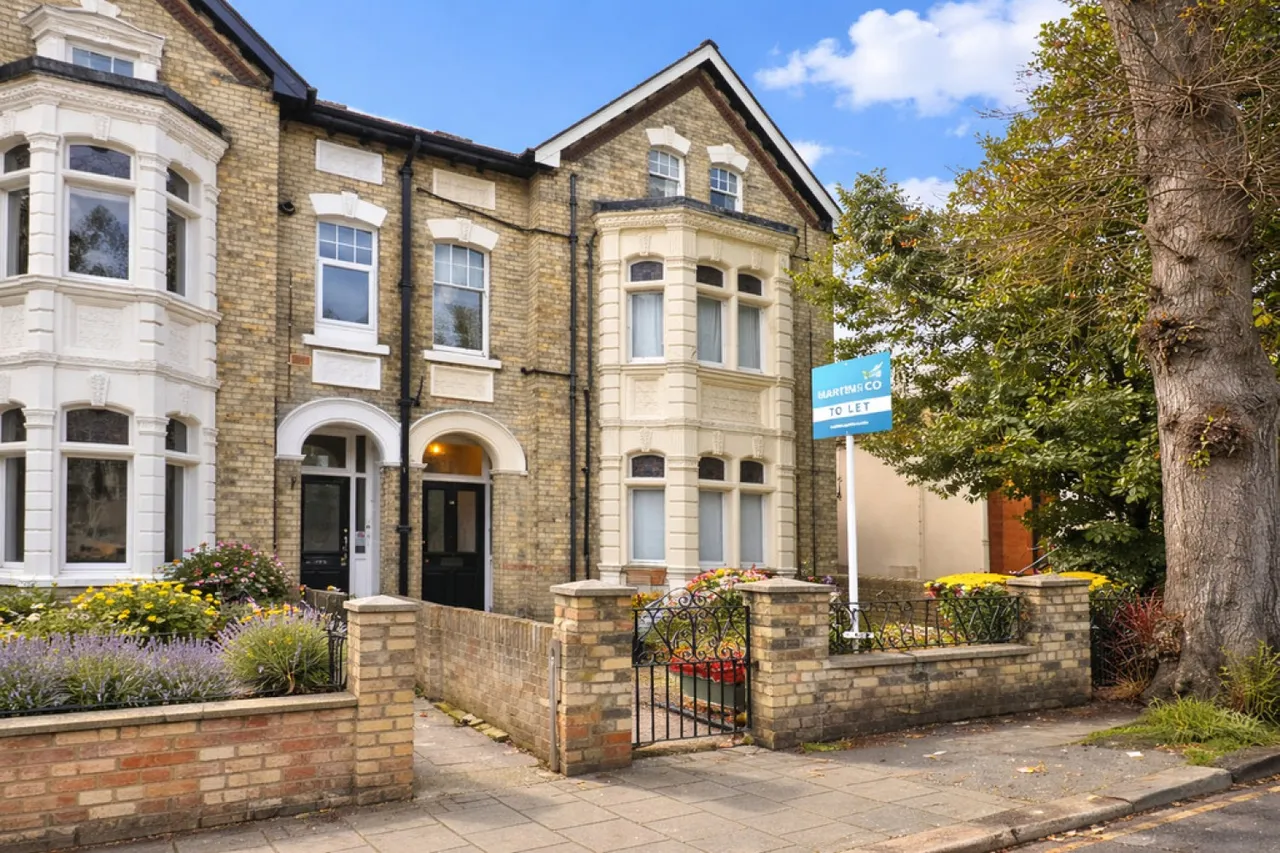 1 bed flat to rent — First Floor Flat, Chaucer Road