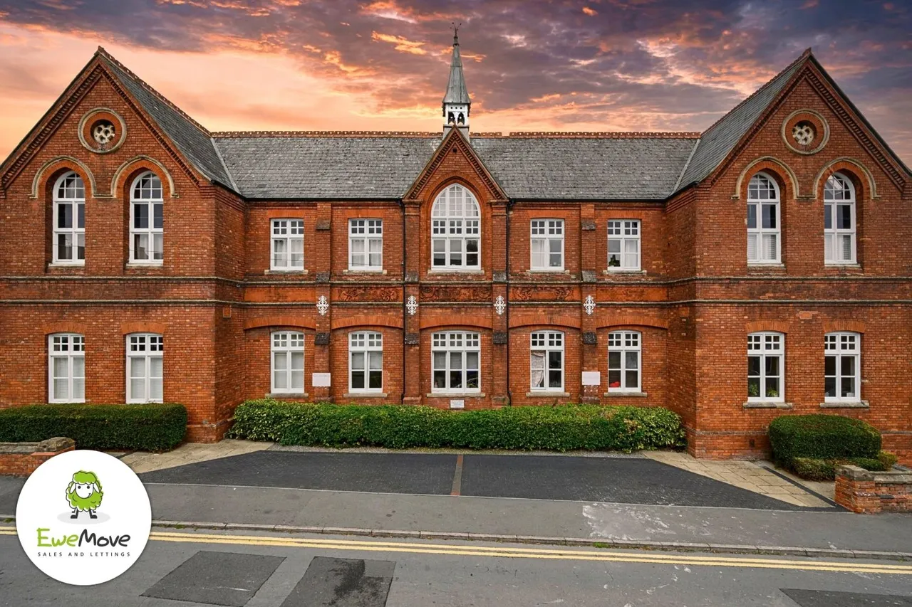 3 bed flat for sale, Gilberts Hill School House, Swindon, SN1