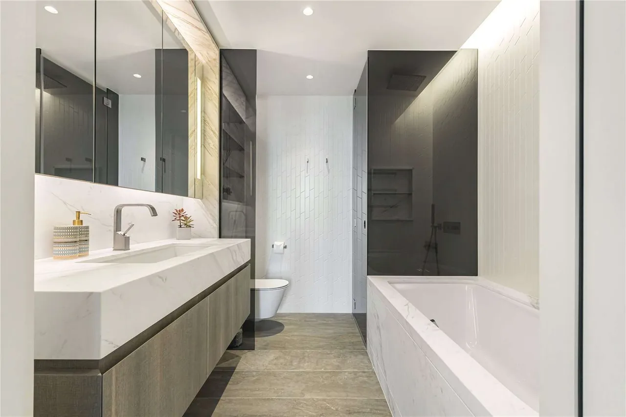 Houndsditch, London, EC3A, photo 19
