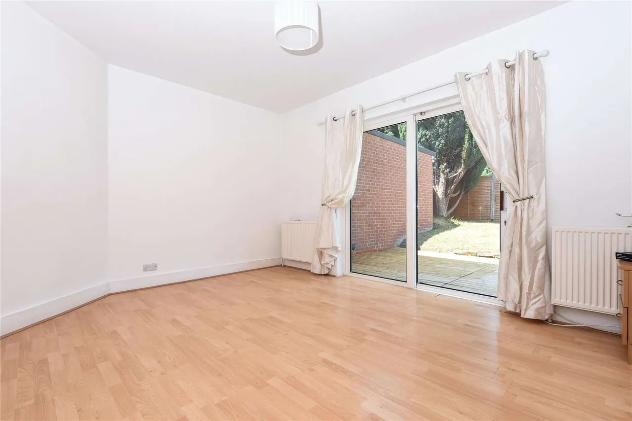 Sandhills Lane, Virginia Water, GU25, photo 3