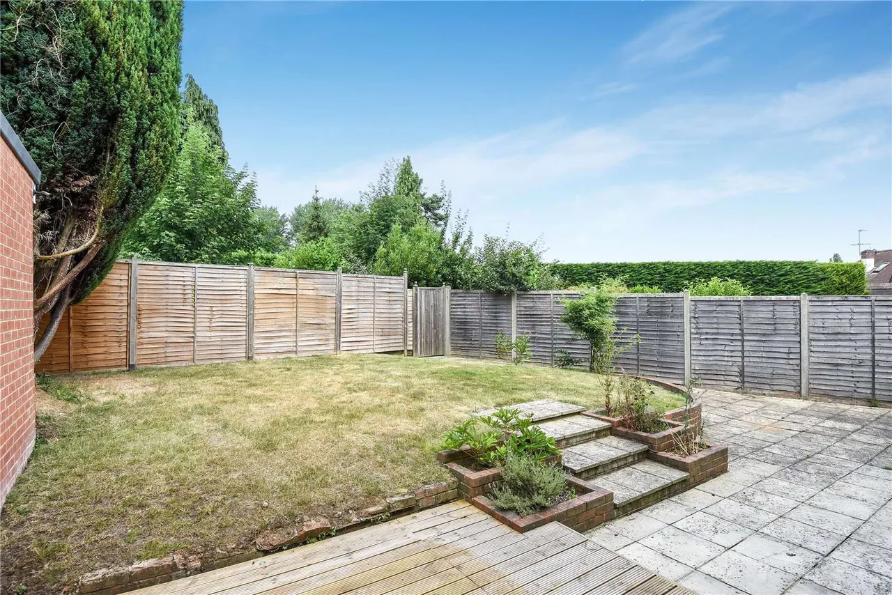 Sandhills Lane, Virginia Water, GU25, photo 4