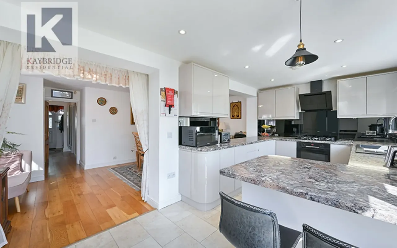 Harvester Road, Epsom, KT19, photo 2
