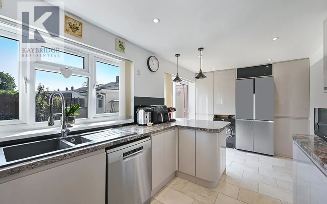Harvester Road, Epsom, KT19, photo 6