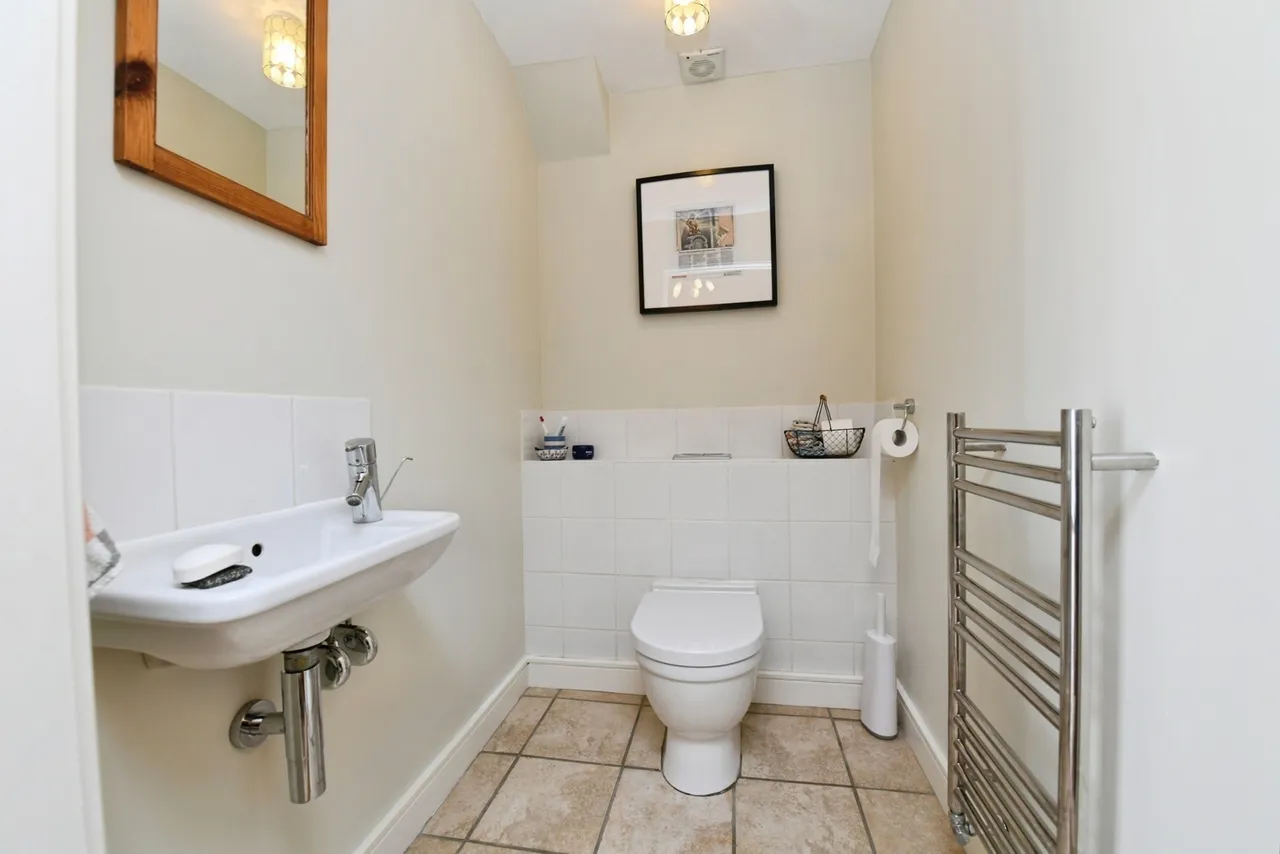 Kelso Close, Rayleigh, Essex, SS6, photo 13