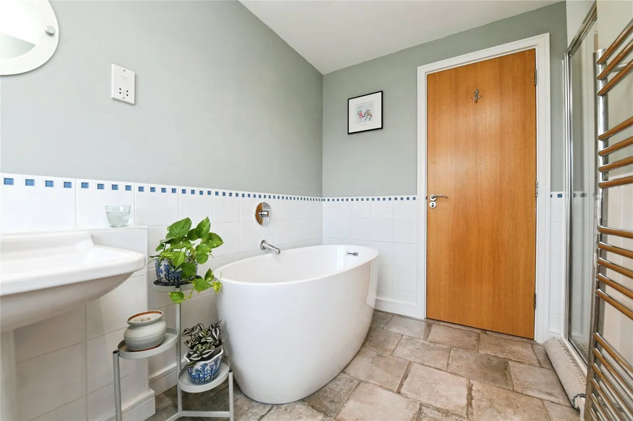 Kelso Close, Rayleigh, Essex, SS6, photo 15