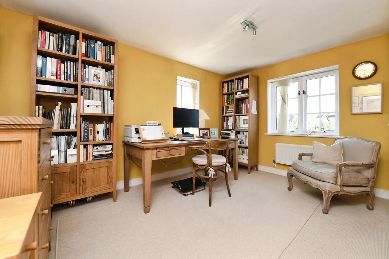 Kelso Close, Rayleigh, Essex, SS6, photo 18