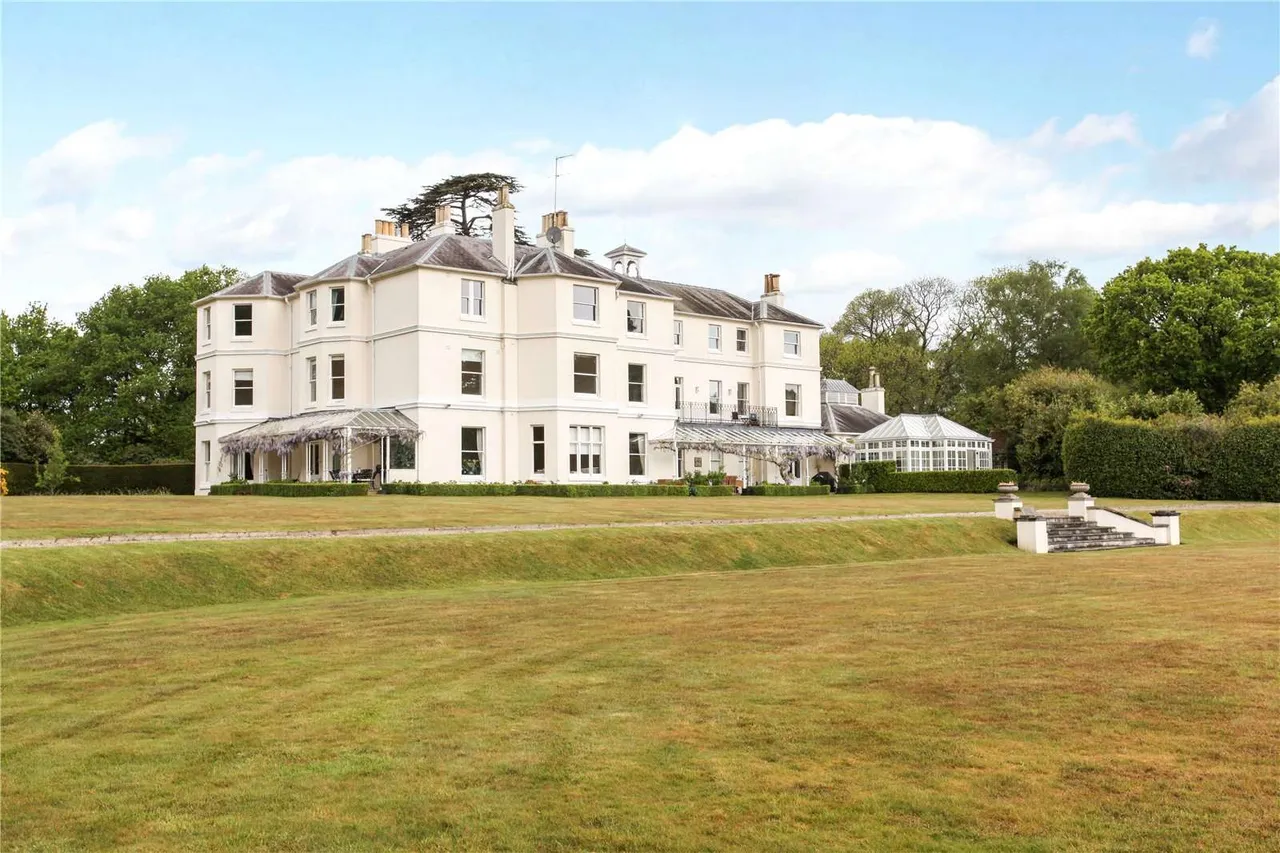 3 bed flat for sale — Prince Albert Drive, Ascot, Berkshire, SL5 8AQ