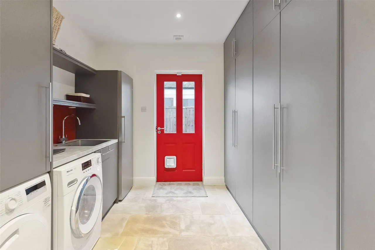 Courtlands Avenue, Hampton, TW12 3NS, photo 7