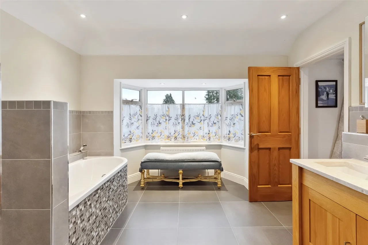 Courtlands Avenue, Hampton, TW12 3NS, photo 13
