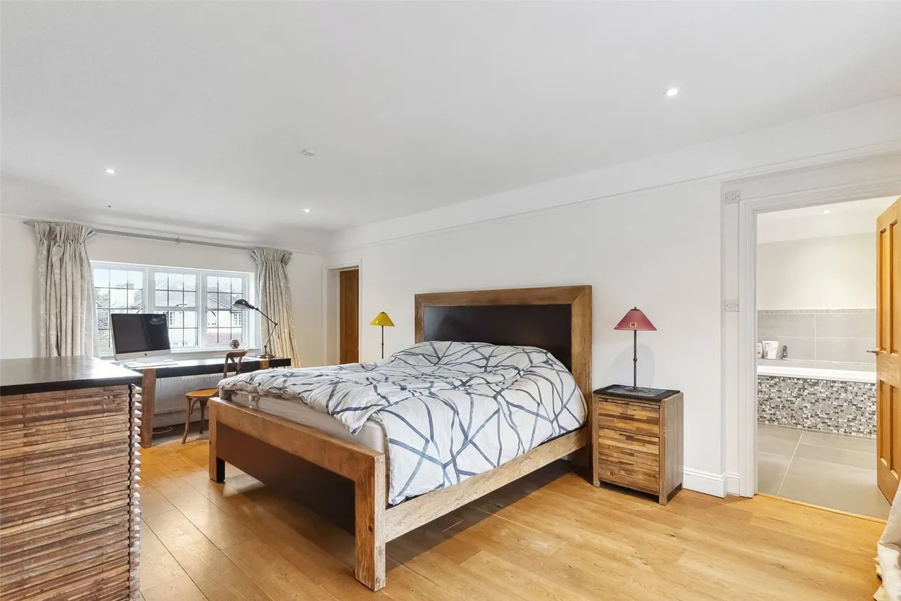 Courtlands Avenue, Hampton, TW12 3NS, photo 10