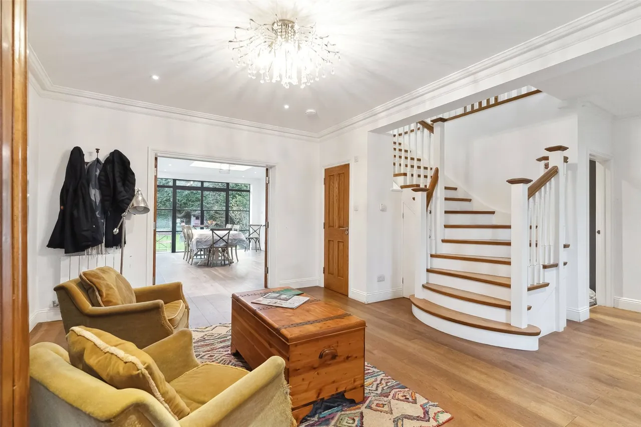 Courtlands Avenue, Hampton, TW12 3NS, photo 3