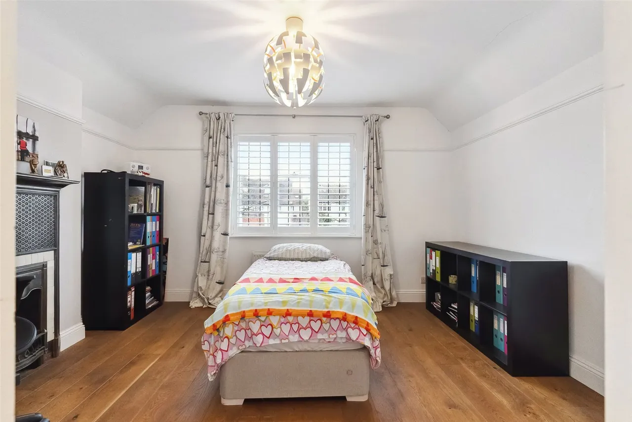 Courtlands Avenue, Hampton, TW12 3NS, photo 14
