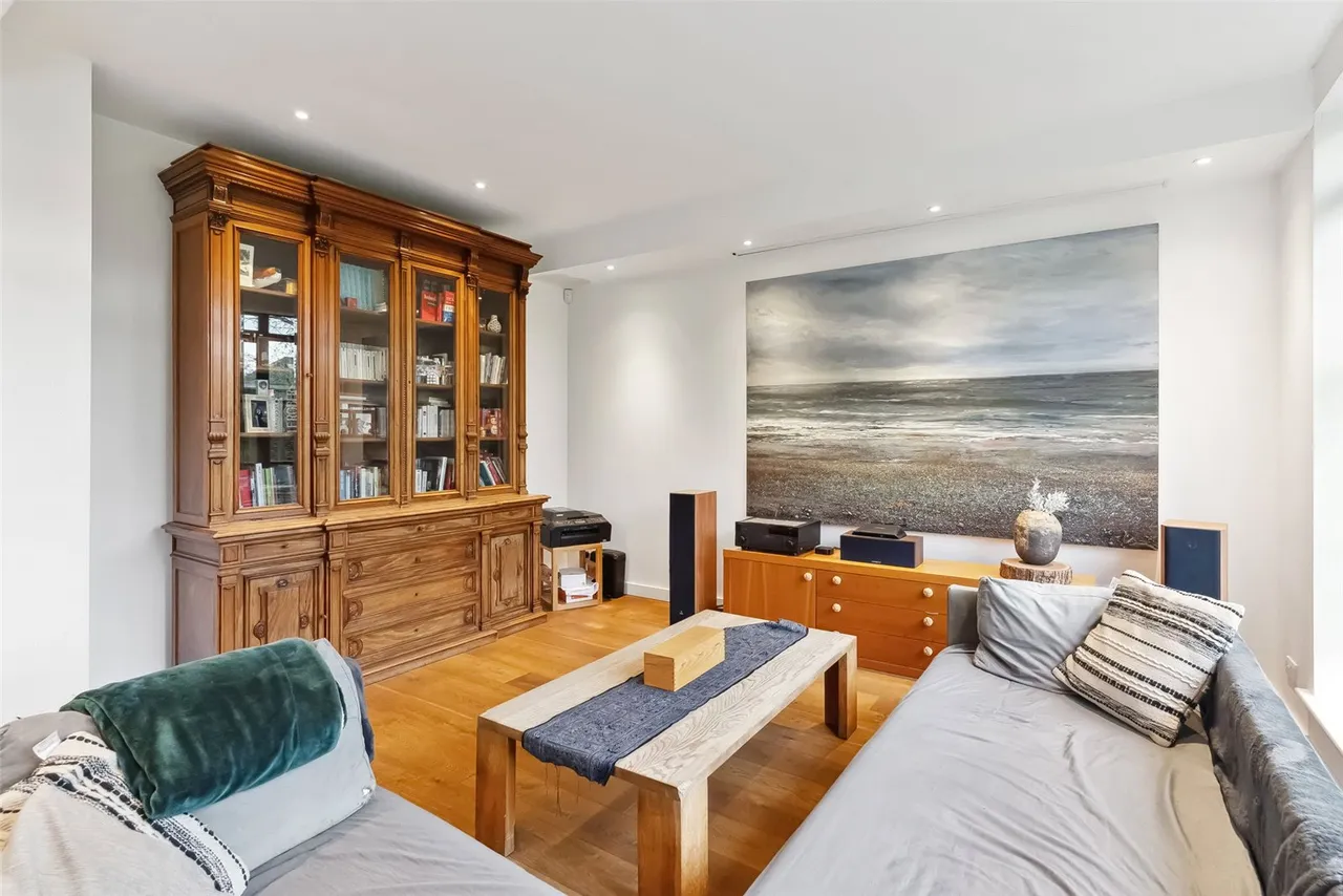 Courtlands Avenue, Hampton, TW12 3NS, photo 8