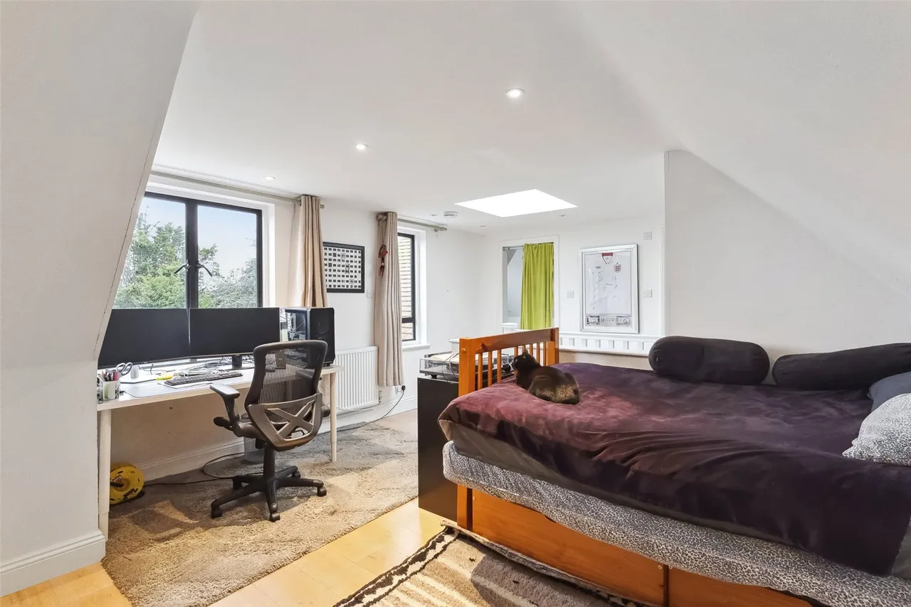 Courtlands Avenue, Hampton, TW12 3NS, photo 16