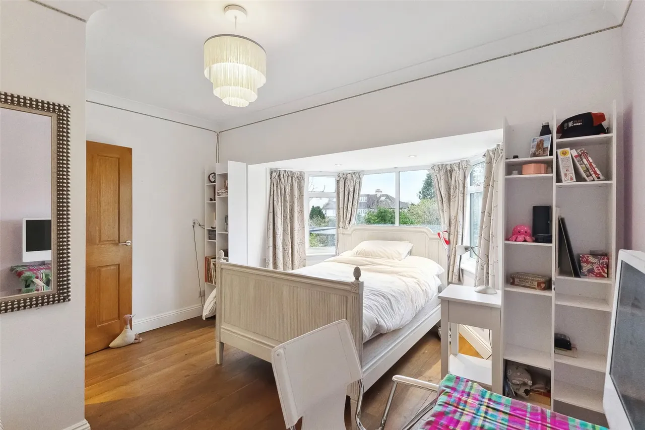 Courtlands Avenue, Hampton, TW12 3NS, photo 15