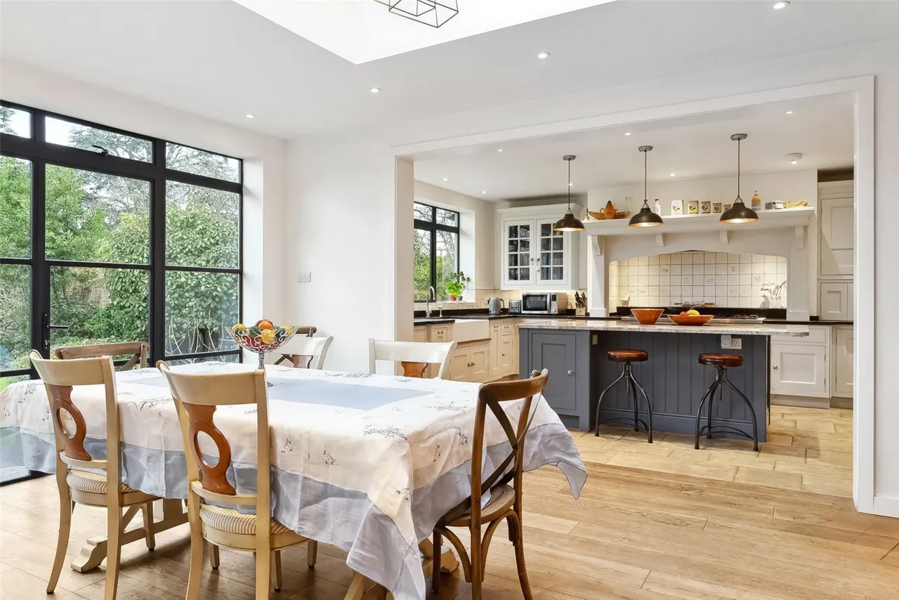 Courtlands Avenue, Hampton, TW12 3NS, photo 5