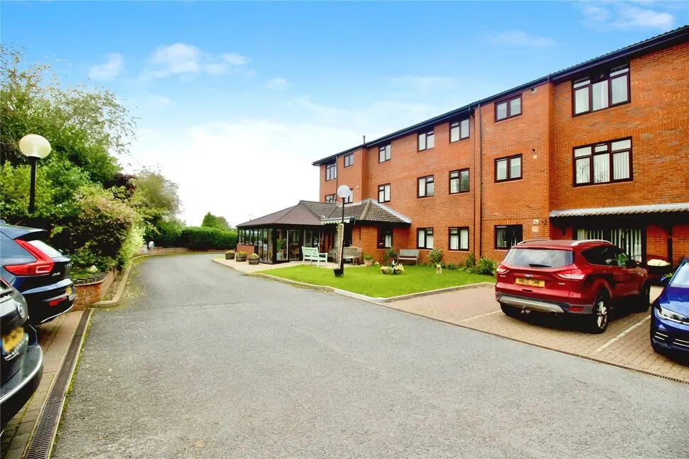 2 bed flat for sale — Ashby Road, Hinckley, Leicestershire, LE10
