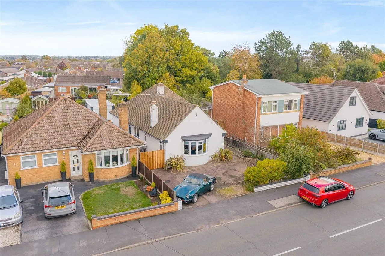 2 bed house for sale, Landor Road, Whitnash, CV31