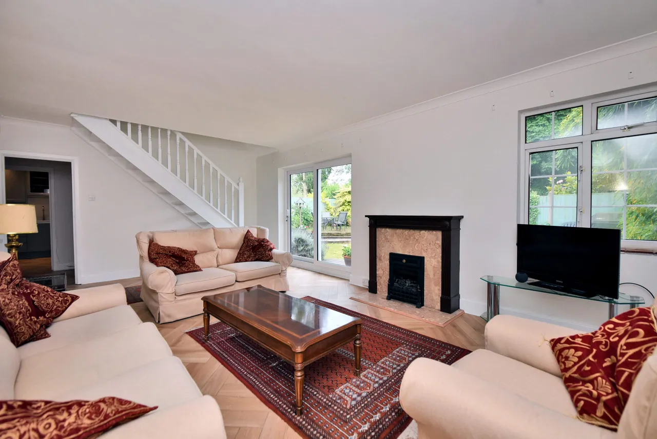 Vicarage Lane, Laleham, TW18, photo 9
