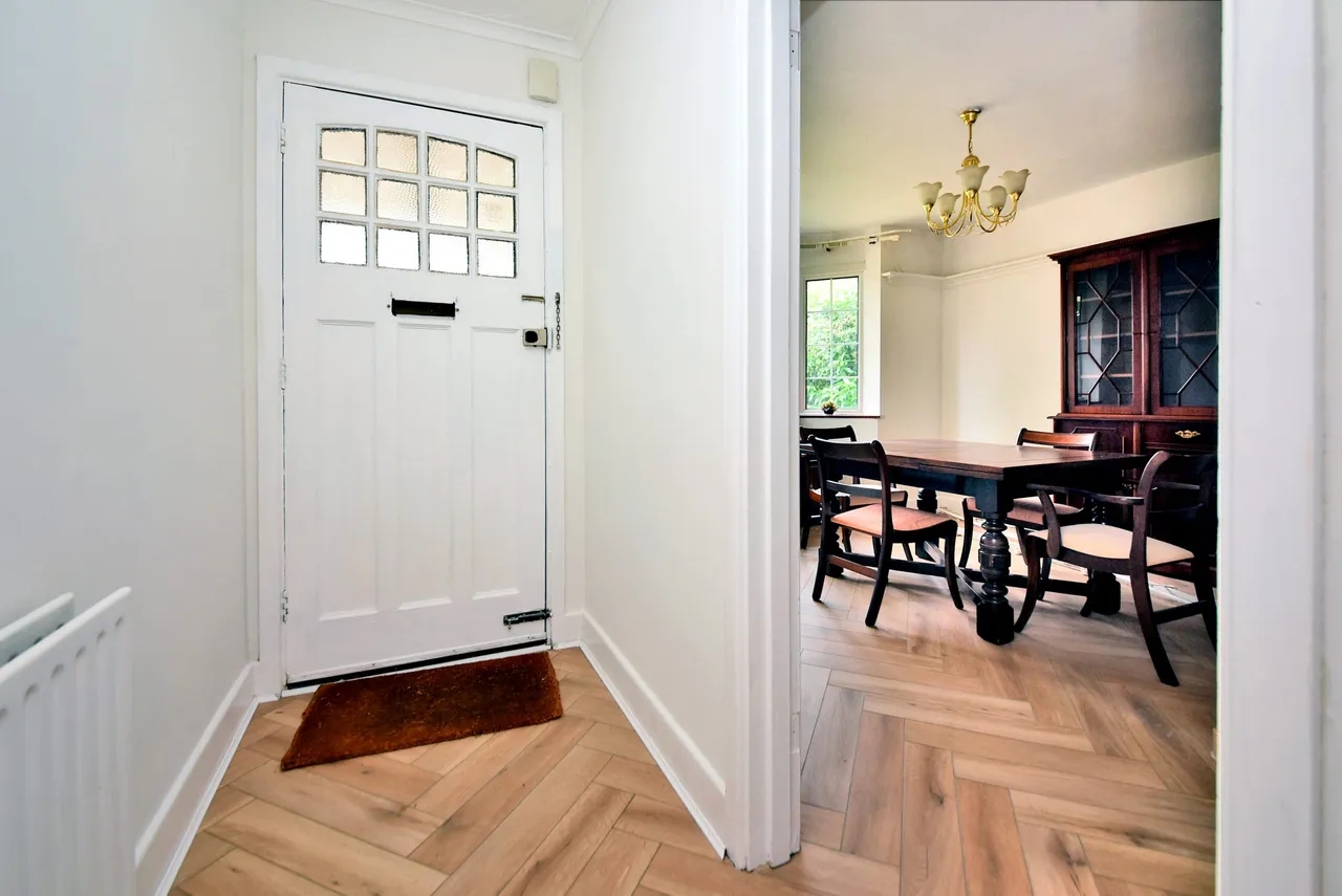 Vicarage Lane, Laleham, TW18, photo 3
