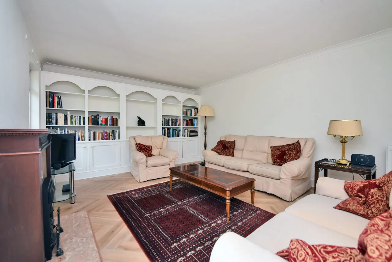 Vicarage Lane, Laleham, TW18, photo 12