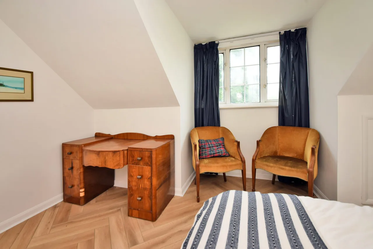 Vicarage Lane, Laleham, TW18, photo 14