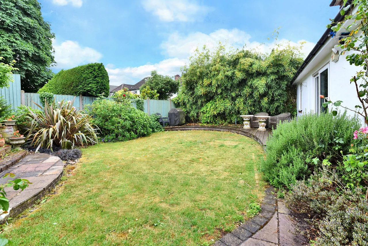 Vicarage Lane, Laleham, TW18, photo 23