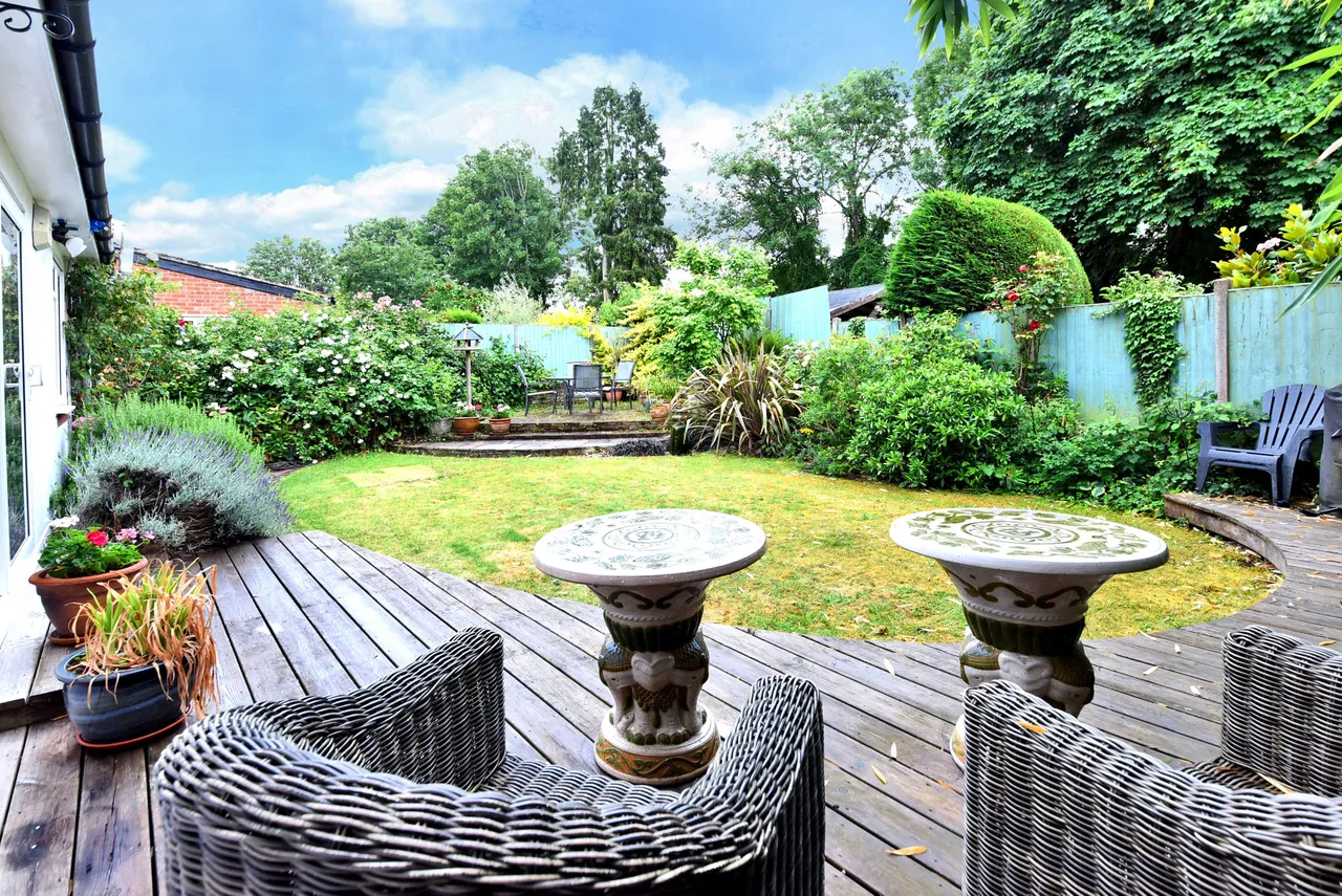 Vicarage Lane, Laleham, TW18, photo 22