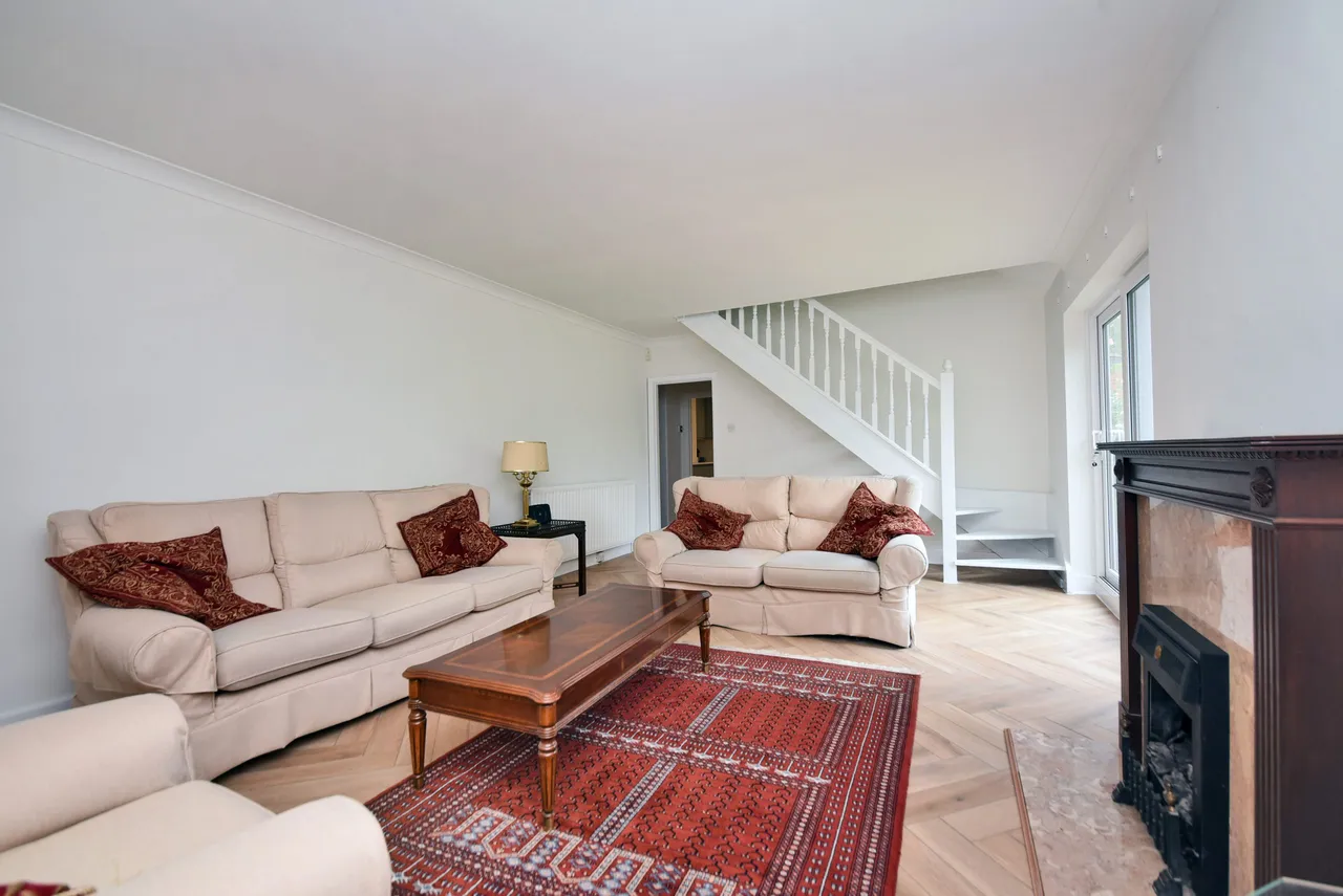 Vicarage Lane, Laleham, TW18, photo 10