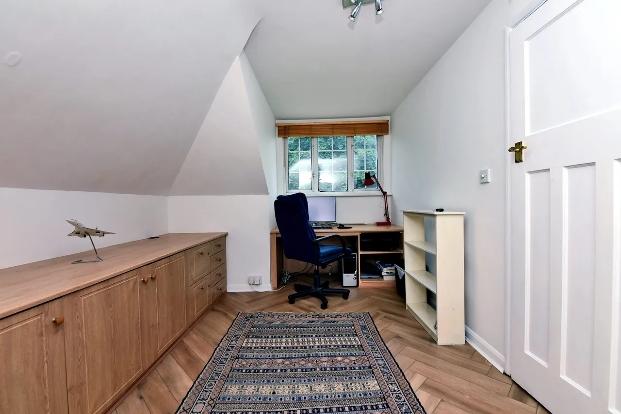 Vicarage Lane, Laleham, TW18, photo 17