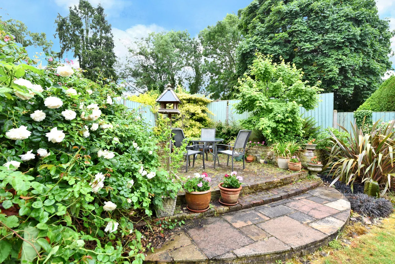 Vicarage Lane, Laleham, TW18, photo 24