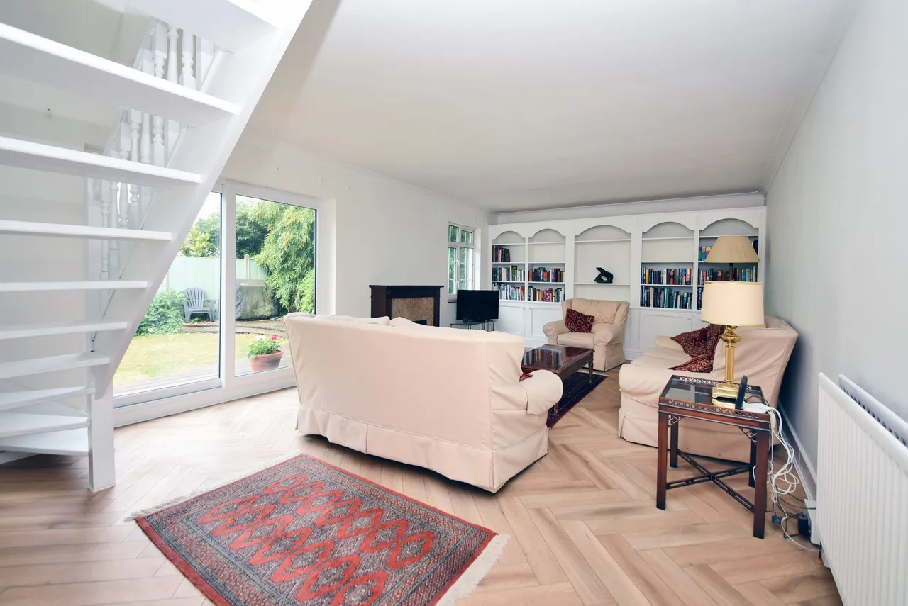 Vicarage Lane, Laleham, TW18, photo 11