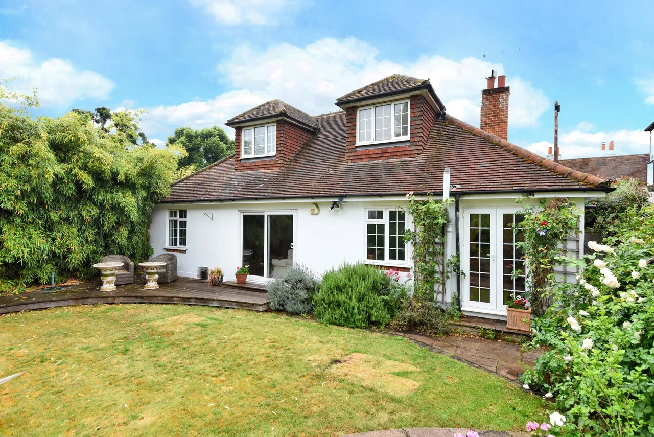 Vicarage Lane, Laleham, TW18, photo 25