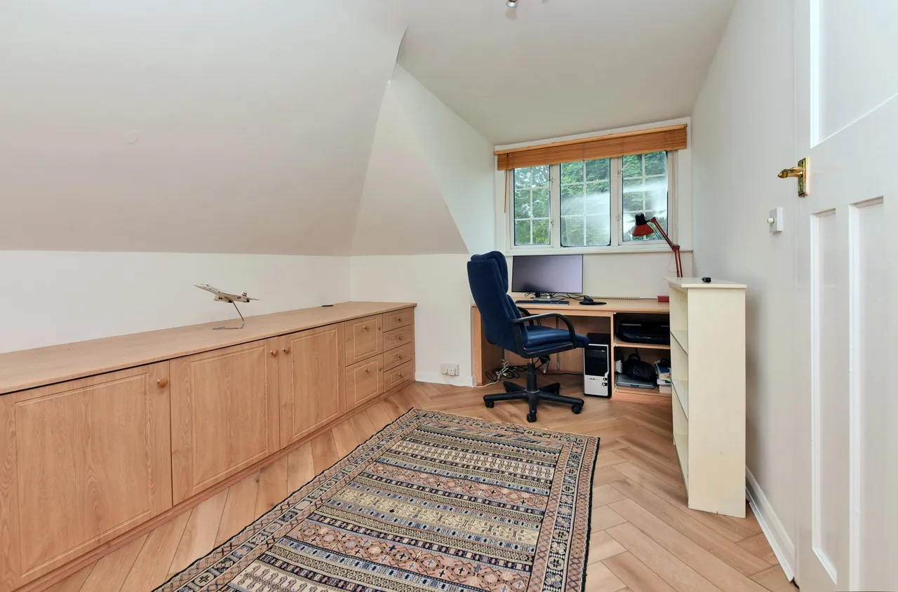 Vicarage Lane, Laleham, TW18, photo 16