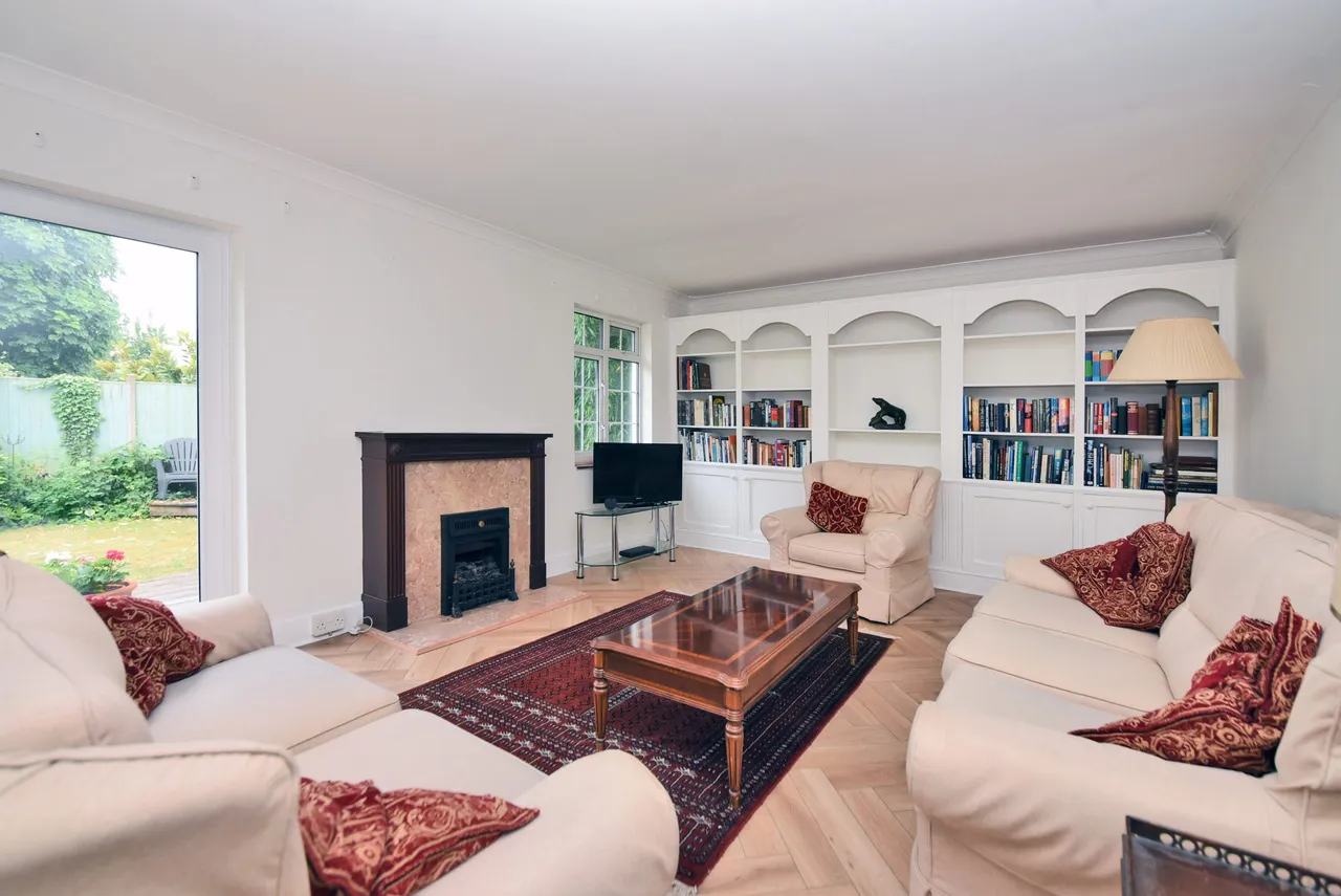 Vicarage Lane, Laleham, TW18, photo 8