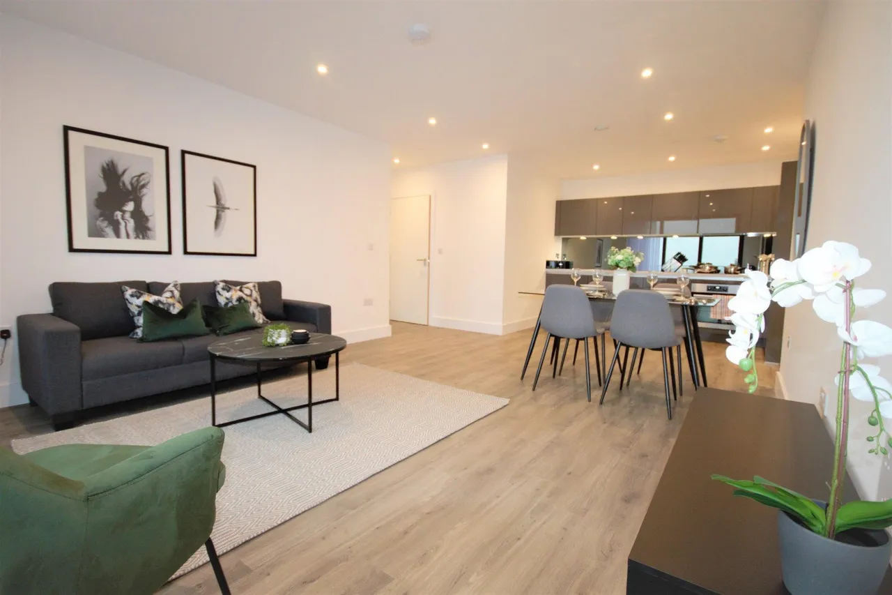2 bed house for sale, High Street, Staines-Upon-Thames, TW18