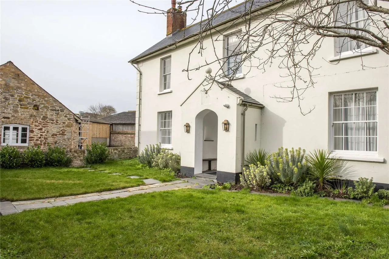 5 bed house to rent — Old Cleeve, Minehead, Somerset, TA24 6HU