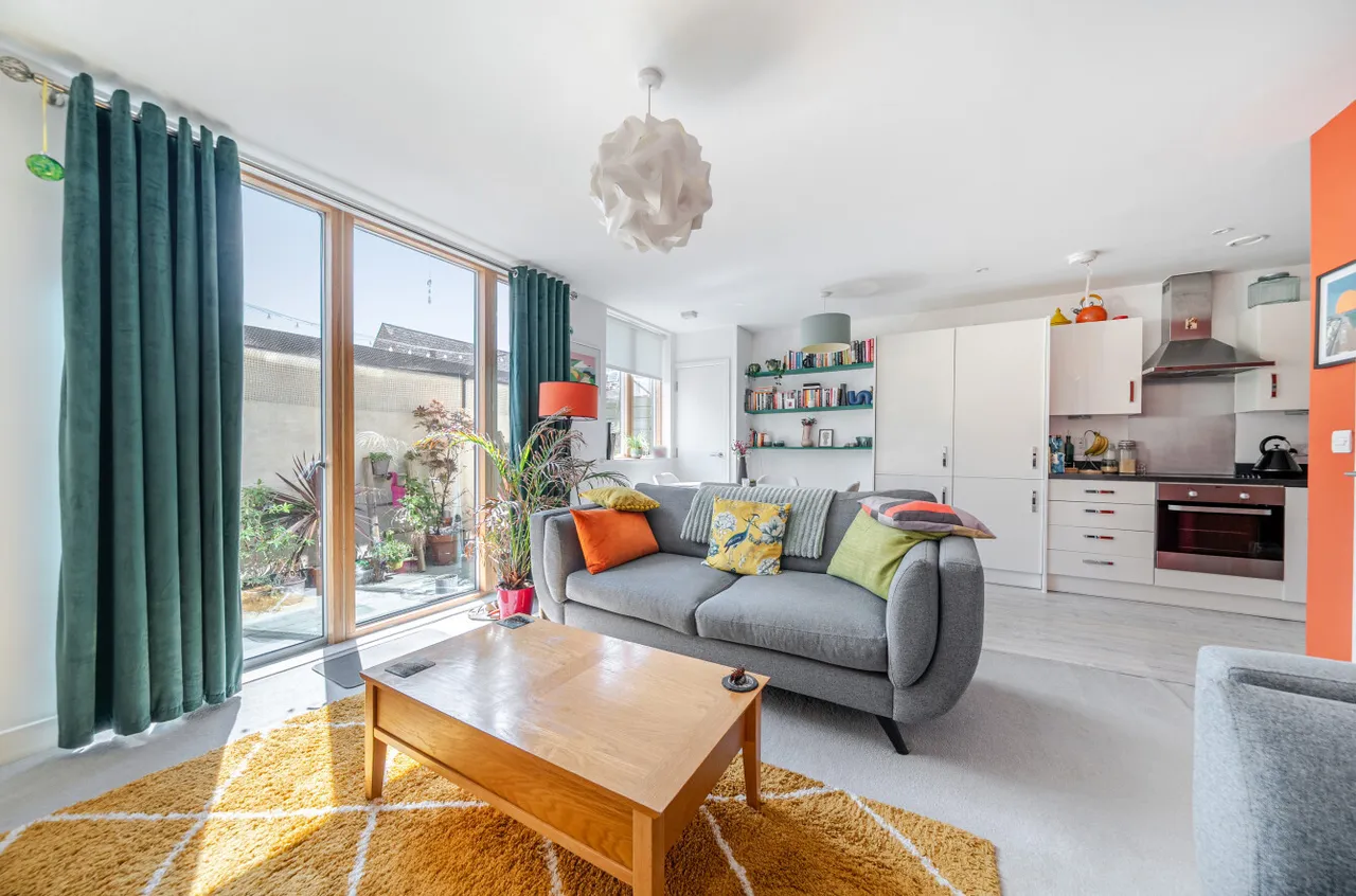 2 bed flat for sale, Dorset Gardens, Brighton, BN2