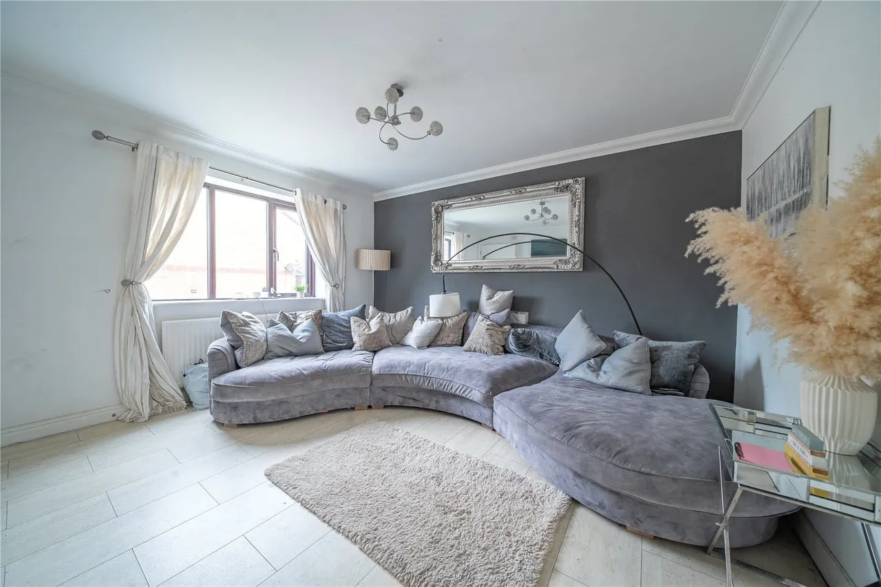 Long Field Drive, Halton, Leeds, photo 2