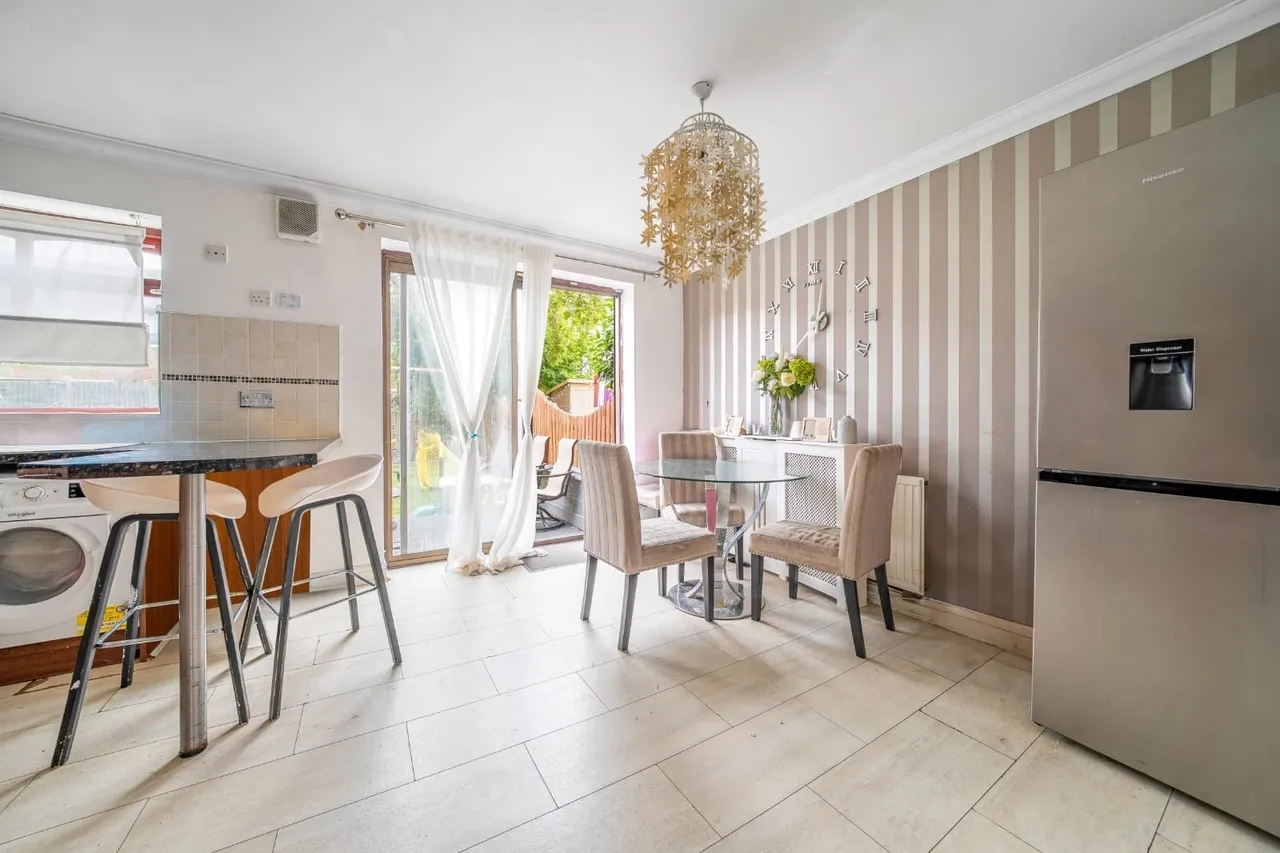 Long Field Drive, Halton, Leeds, photo 6