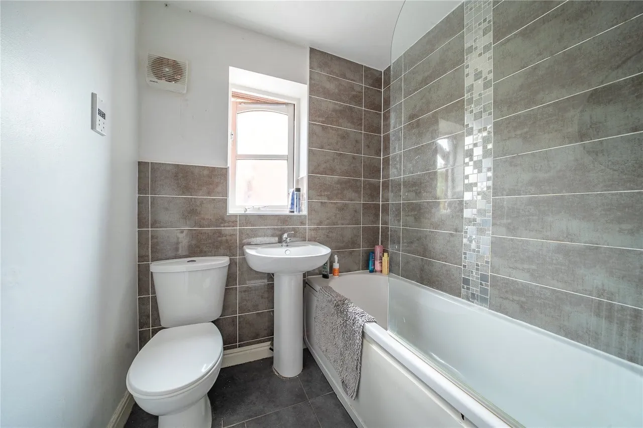 Long Field Drive, Halton, Leeds, photo 9