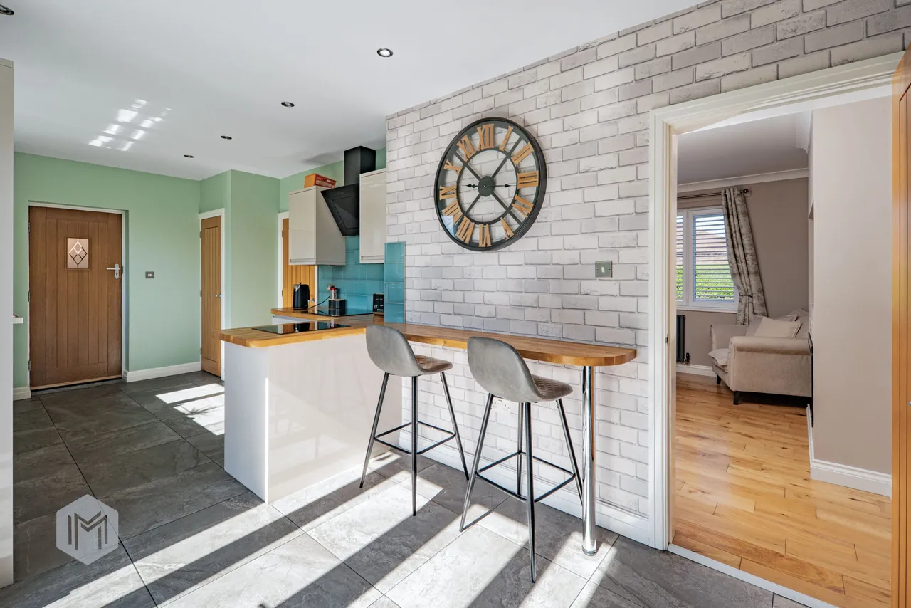 Colchester Avenue, Bolton, BL2 5AQ, photo 2