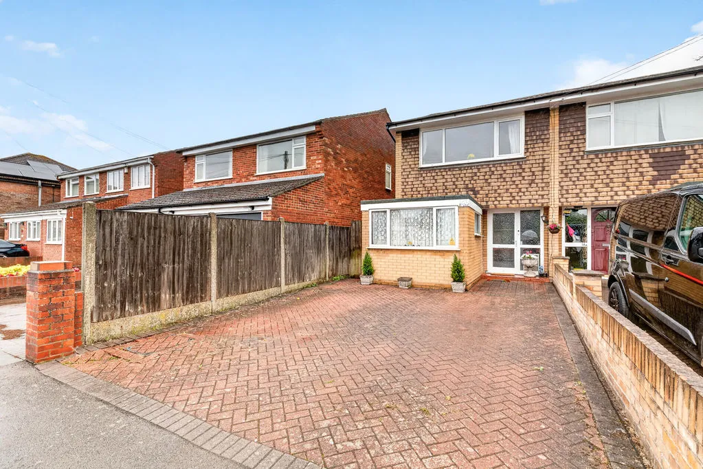 3 bed house for sale — Mornington Road, Ashford TW15 1NW