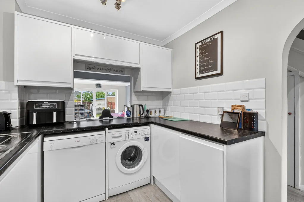 Mornington Road, Ashford TW15 1NW, photo 8