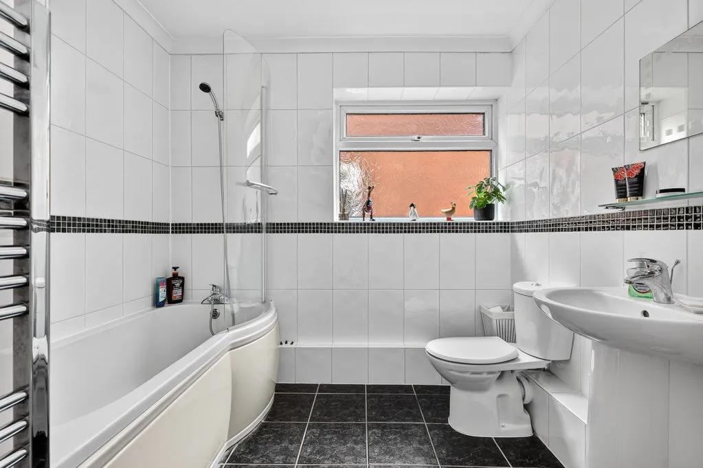 Mornington Road, Ashford TW15 1NW, photo 15