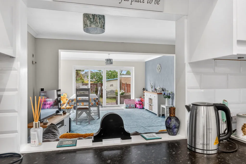 Mornington Road, Ashford TW15 1NW, photo 9