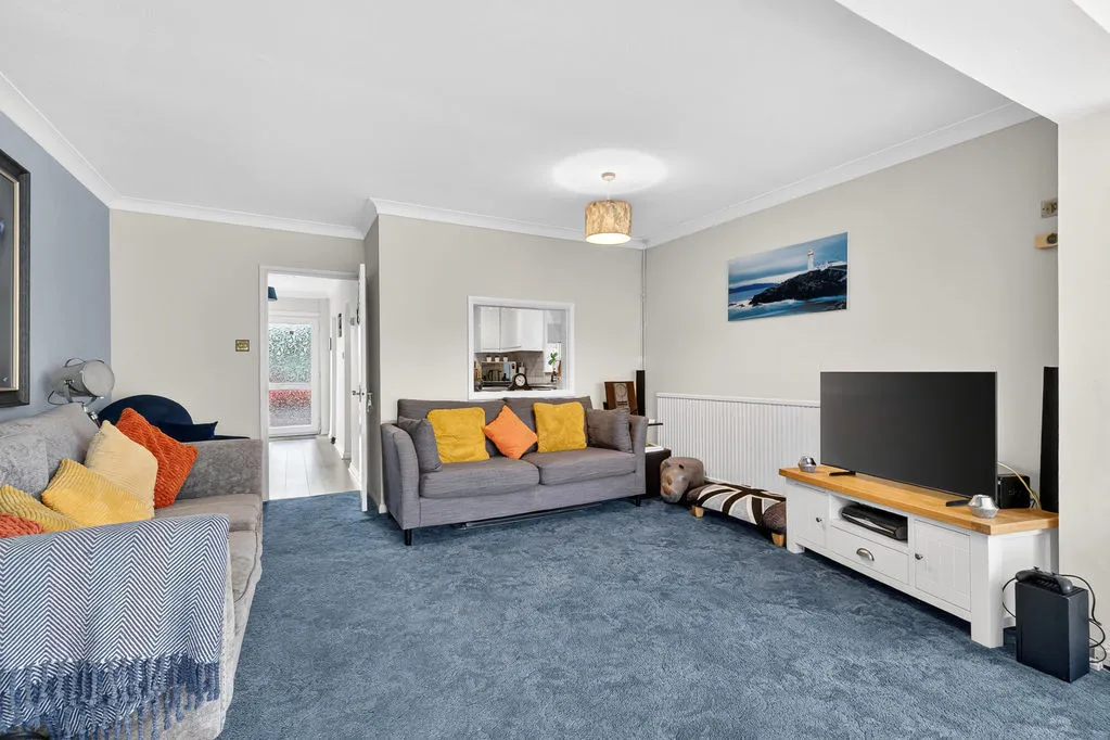 Mornington Road, Ashford TW15 1NW, photo 4