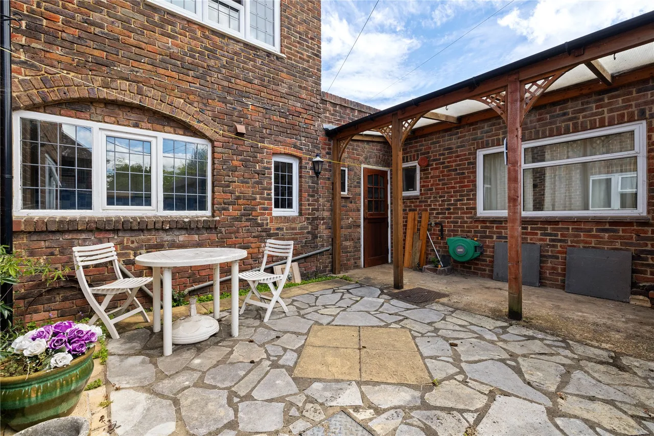 Weysprings, Haslemere, GU27, photo 13