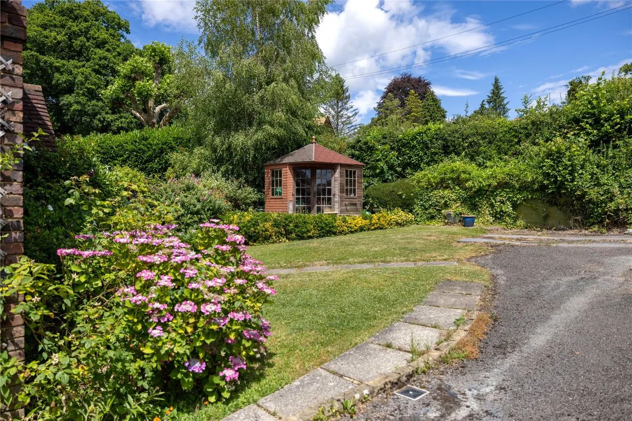 Weysprings, Haslemere, GU27, photo 12